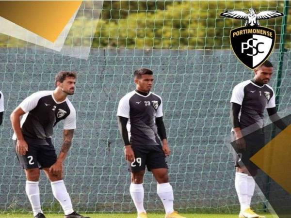 Safawi (tengah) masih belum berpeluang membuat kemunculan bersama skuad utama Portimonense. - Foto FB Portimonense SC