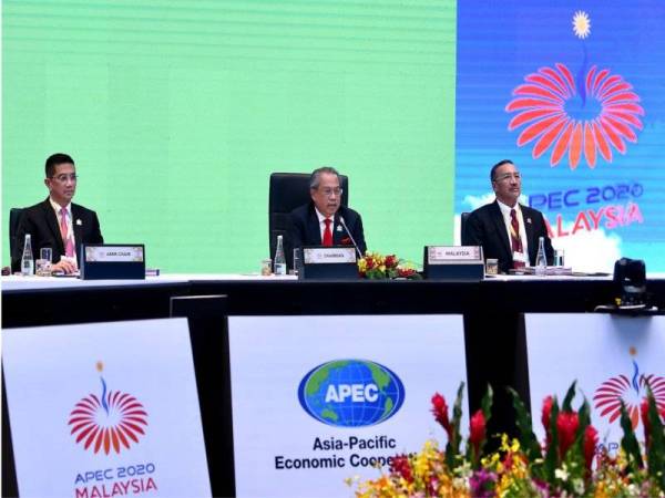 Muhyiddin (tengah) ketika menyampaikan ucaptama pada Mesyuarat Pemimpin Ekonomi (AELM) APEC secara maya yang turut dihadiri pemimpin-pemimpin 21 ekonomi di rantau Asia Pasifik malam tadi. - Foto Bernama