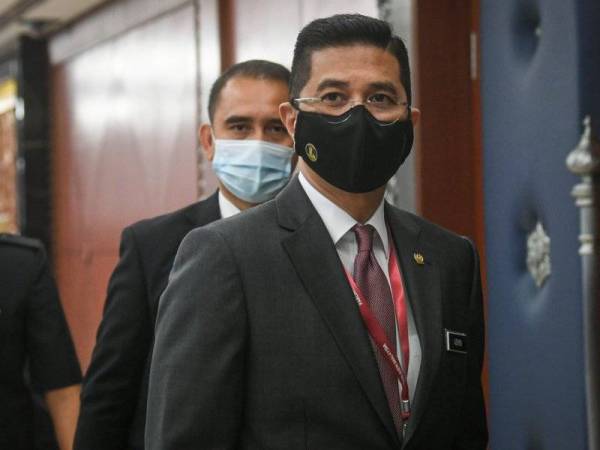 Mohamed Azmin semasa hadir pada mesyuarat ketiga Penggal Ketiga Parlimen ke-14 di Bangunan Parlimen hari ini. - Foto Bernama