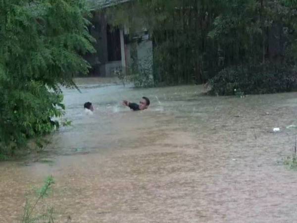 Suasana banjir di Kampung Petaling, Kuala Nerus hari ini.