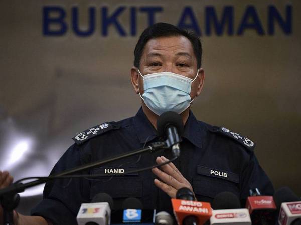 Ketua Polis Negara Tan Sri Abdul Hamid Bador ketika ditemui pada sidang media di Ibu Pejabat Polis Bukit Aman hari ini - Foto Bernama