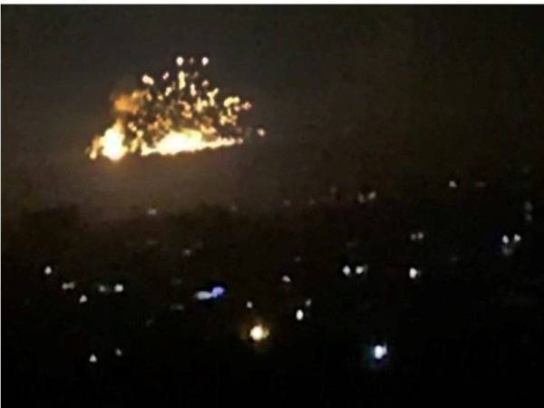 Gambar fail menunjukkan serangan udara tentera Israel di pinggir Damsyik. - Foto AFP