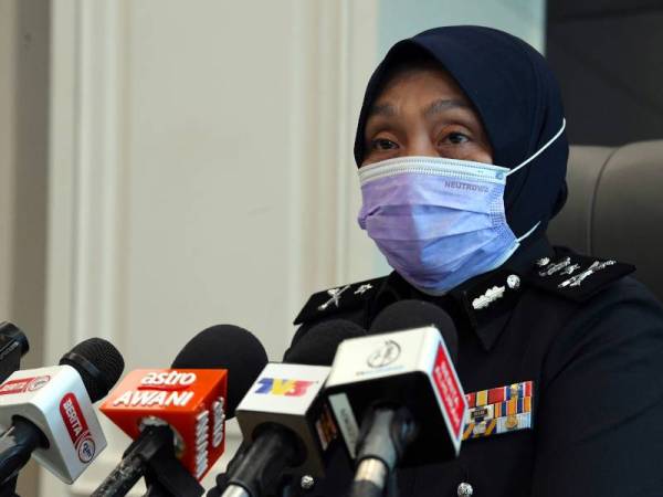 Surina pada sidang media di Ibu Pejabat Polis Kontinjen (IPK) Perlis hari ini mengenai perkembangan terkini kejadian tembakan melibatkan anggota PGA di Padang Besar semalam. - Foto Bernama