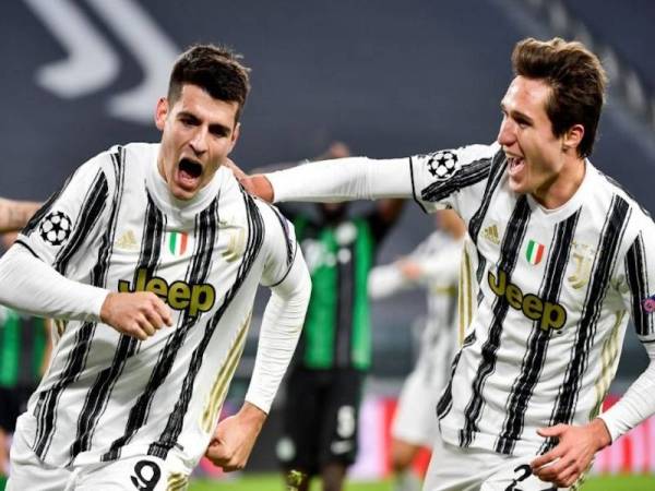 Morata (kiri) meraikan jaringannya ketika menentang Ferencvaros di Stadium Allianz, Turin awal pagi tadi. - Foto bbc.co.uk