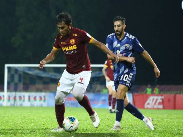 Ashmawi (kiri) mengidamkan kejuaraan bersama Selangor musim depan.