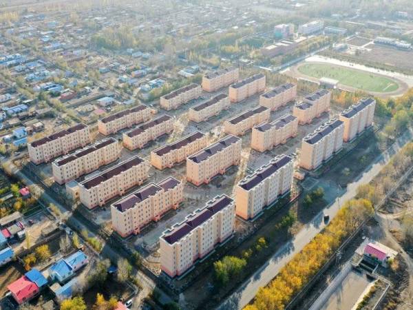 16 Oktober: Gambaran menunjukkan kawasan perumahan di Bandar Axili Changji, Wilayah Autonomi Uygur Xinjiang. Setakat ini, lebih daripada 30 isi rumah telah berpindah ke rumah baru mereka. - Ding Lei/Xinhua