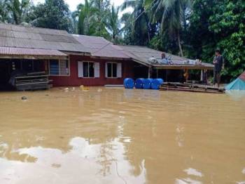 Usung Bapa Strok Ke Pusat Pemindahan