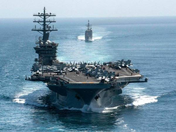 Kapal pengangkut Nimitz tersebut mempunyai lebih 6,000 kru dan membawa kira-kira 90 helikopter dan pesawat sayap tetap. - Foto AFP