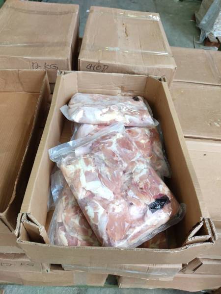 Daging yang diseludup dari luar negara seperti Argentina, Ukraine dan Brazil dibungkus semula di gudang di Senai, Johor Bahru.