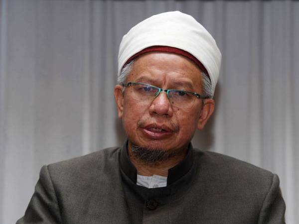 Zulkifli ketika sidang media selepas Majlis Penyerahan Surat Lantikan Kepada 52 Orang Pegawai Penyelidik Baharu Pejabat Mufti Wilayah Persekutuan di Masjid Tuanku Mizan Zainal Abidin hari ini. - Foto Bernama