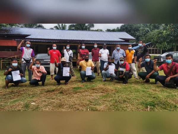 Pertubuhan Kebajikan Komuniti (PKKJ) Jahut Pahang membuat laporan polis di Balai Polis Kuala Karau terhadap tiga individu yang didakwa tidak menghormati sensitiviti masyarakat orang asli di negara ini Selasa lalu.