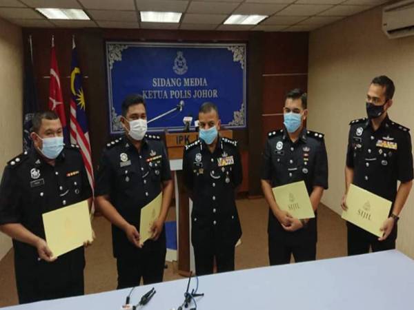 Wanita Vietnam Cuba Rasuah Polis Rm30 000 Ditahan