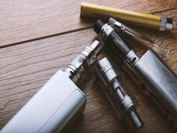 Hasrat kerajaan untuk menjana pendapatan hasil daripada pencukaian rokok elektronik (vape) dibimbangi tidak memberi pulangan seperti yang diharapkan. Foto 123RF