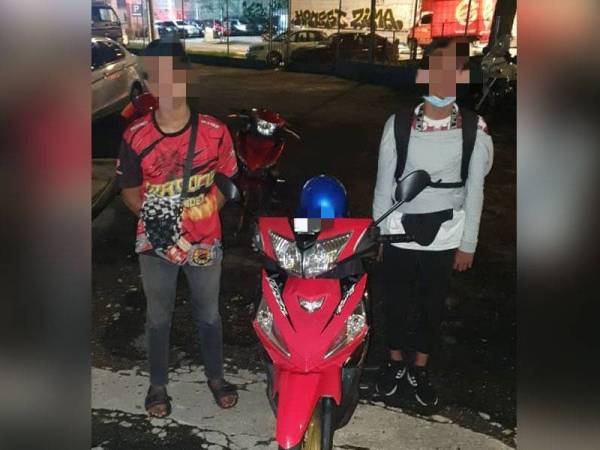 Polis mendapati salah sebuah motosikal yang dirampas menggunakan nombor pendaftaran palsu.