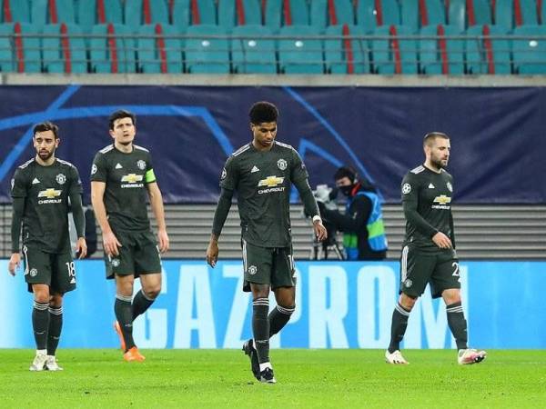 Pemain United kelihatan sugul selepas perlawanan.