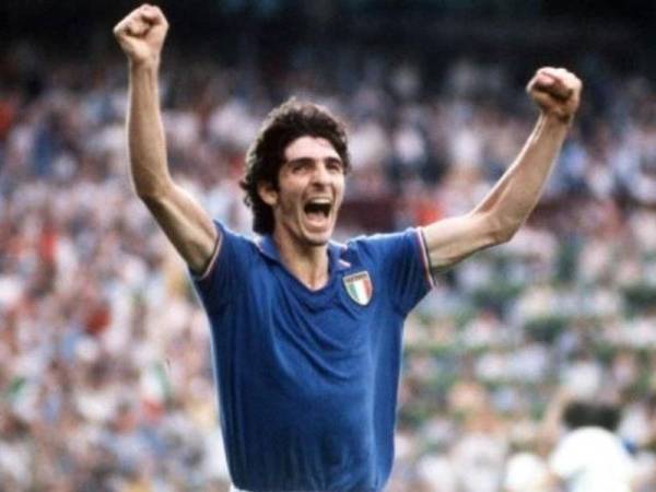 Bekas pemain bola sepak Itali, Paolo Rossi dilaporkan meninggal dunia ketika berusia 64 tahun hari ini. - Foto Getty Image