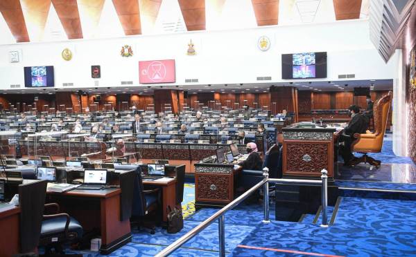 RUU Perbekalan 2021 peringkat jawatankuasa bagi Kementerian Sumber Manusia (KSM) diluluskan di Dewan Rakyat hari ini. - Foto Bernama