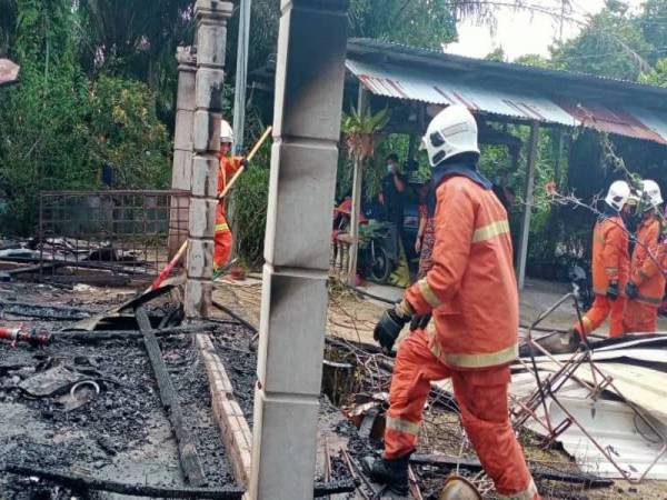 Seorang lelaki warga emas yang kurang upaya (OKU) maut dalam kebakaran di rumahnya di Kampung Ubai, Jalan Kuantan-Pekan di sini pagi tadi.