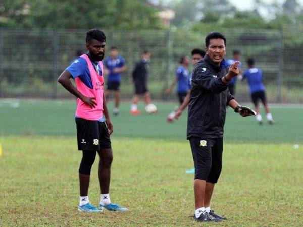 Abu Bakar (kanan) sifatkan kehadiran Skuad Projek FAM-MSN bakal memberikan impak positif kepada saingan Liga Premier.