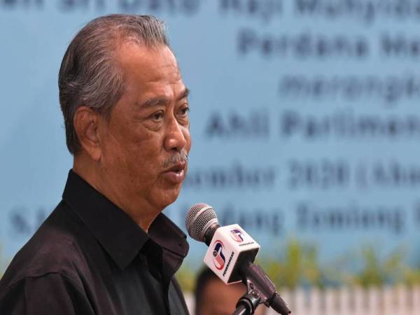 Muhyiddin menyampaikan ucapan pada Sambutan Deepavali peringkat Parlimen Pagoh, hari ini. -Foto Bernama