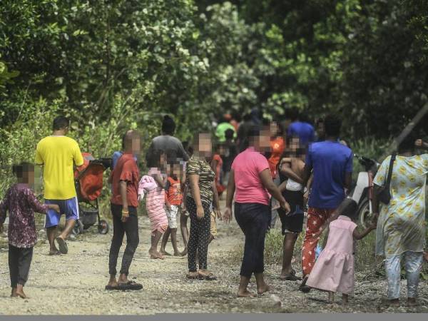 Sekumpulan masyarakat Orang Asli di Kampung Orang Asli Simpang Arang di Iskandar Puteri didapati ‘melarikan diri’ dari kampung mereka sendiri sejak dua hari lepas, gara-gara khuatir dijangkiti Covid-19. - Foto Bernama