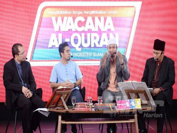 Dari kiri; Fazrul, Mohd Fadli, Nur Mohammad dan Abdul Khair pada Wacana al-Quran bertajuk Ketagih Pornografi: Apa Ubatnya? yang disiarkan secara langsung di Kumpulan Karangkraf pada Selasa.