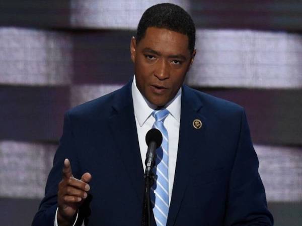 Ahli Kongres Presiden AS, Cedric Richmond yang akan menjadi penasihat kanan kepada Joe Biden diuji positif Covid-19. - Foto AFP