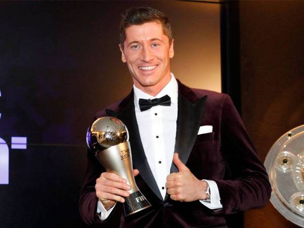 Robert Lewandowski merangkul Anugerah Pemain Lelaki Terbaik FIFA.