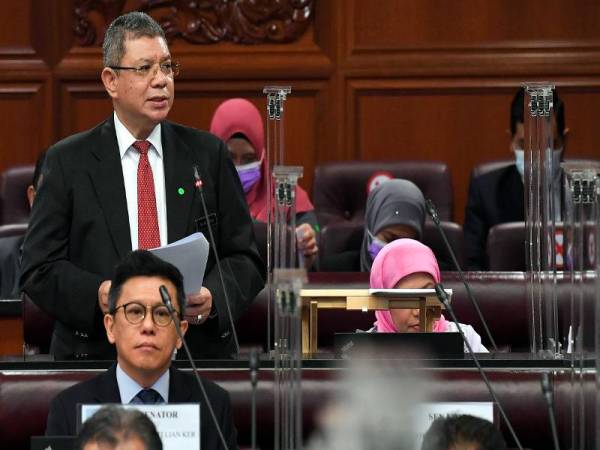 Saifuddin ketika menjawab soalan pada Mesyuarat Ketiga Penggal Ketiga Parlimen Ke-14 Persidangan Dewan Negara di Bangunan Parlimen hari ini. - Foto Bernama