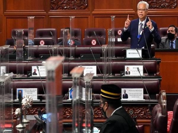 Ismail Sabri ketika membuat penggulungan pada Mesyuarat Ketiga Penggal Ketiga Parlimen Ke-14 Persidangan Dewan Negara di Parlimen pada Selasa. Foto Bernama