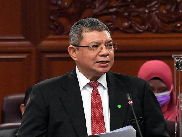 Saifuddin ketika menjawab soalan pada Mesyuarat Ketiga Penggal Ketiga Parlimen Ke-14 Persidangan Dewan Negara di Bangunan Parlimen hari ini. Foto Bernama