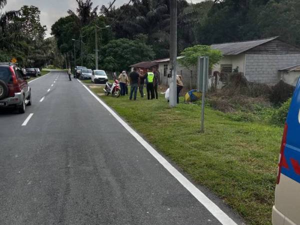 Lokasi kemalangan yang mengorbankan seorang kanak-kanak di KM 8 Jalan Kuala Pilah-Rembang Panas pagi Rabu.