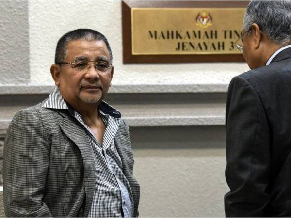 Mohd Isa didakwa atas sembilan pertuduhan menerima suapan untuk dirinya berjumlah RM3,090,000 berkaitan pembelian Merdeka Palace Hotel & Suites (MPHS) di Kuching, Sarawak.