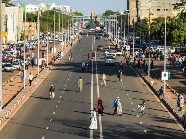 Kira-kira 42 peratus penduduk Niger hidup dengan pendapatan sebanyak AS$1.90 (RM7.71) sehari. - Foto AFP