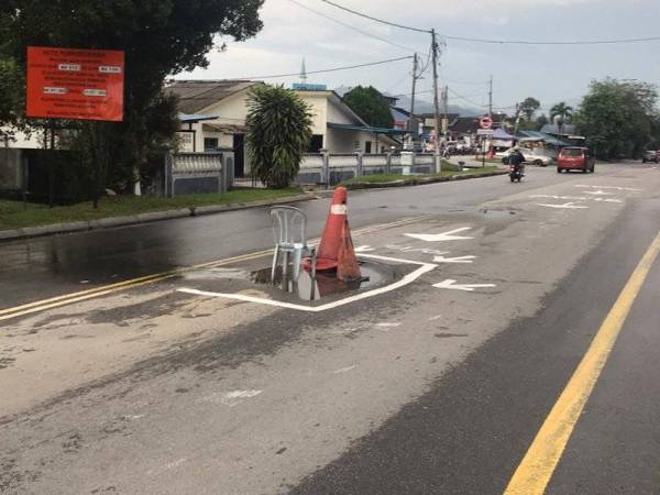 Lubang yang didakwa penduduk mengandungi air panas di sini.