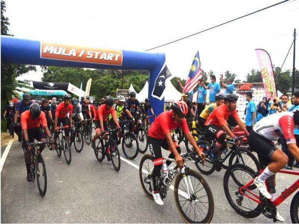 Peserta Kalang Warisan Explore Ride memulakan kayuhan sejauh 40 kilometer di Kampung Pulau Manis, Serada.