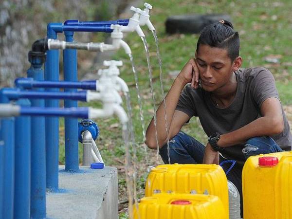 Pencemaran sungai di Selangor sering menyebabkan gangguan bekalan air.