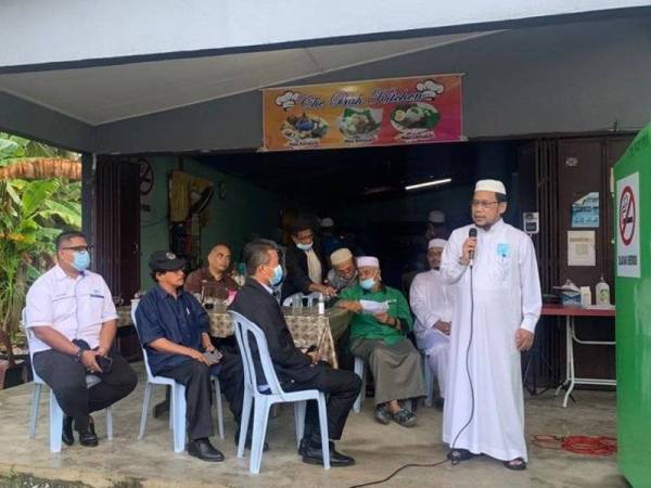 Che Abdullah turut mengharapkan semua peladang bersatu hati dan menjalankan kerja sebaik mungkin dengan bantuan dihulurkan kerajaan.