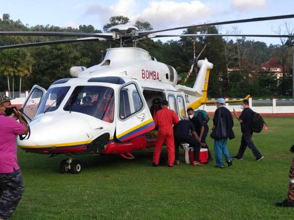 Helikopter Unit Udara Bomba digunakan untuk penerbangan ihsan membawa organ untuk penerima dari HTAA, Kuantan ke IJN, Kuala Lumpur pada Isnin.