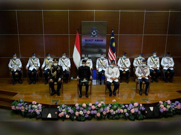 Abdul Hamid dan Hermono hadir pada majlis Penganugerahan Pingat Kehormatan Bintang Bhayangkara Utama yang diadakan secara maya di Ibu Pejabat Polis Bukit Aman pada Rabu.   - Foto Bernama