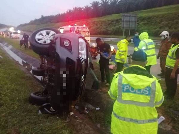 Keadaan kenderaan dinaiki mangsa selepas terbabit kemalangan di Kilometer 240 Lebuhraya Pantai Timur 1 (LPT1) pada petang Sabtu. - Foto ihsan JBPM Pahang