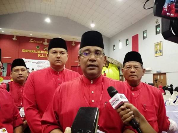 Megat Zulkarnain ditemui pemberita pada Mesyuarat Perwakilan UMNO Bahagian Gombak di Kompleks Lincah Mahaguru Omardin (KLMO), Gombak pada Ahad. 