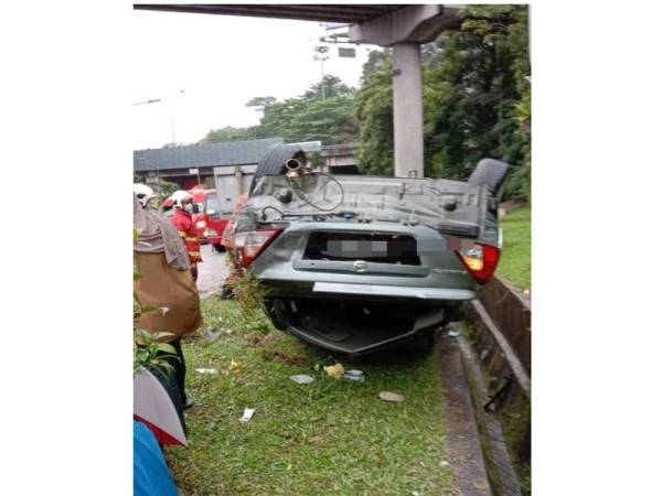 Kemalangan berlaku di Kilometer 14.5 Lebuh raya Lingkaran Tengah 2 (MRR2) sekitar jam 10 pagi tadi.