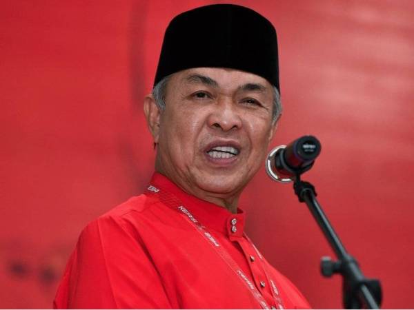 Ahmad Zahid memberi ucapan ketika Mesyuarat Perwakilan UMNO Bahagian dan Sayap UMNO Bahagian Bagan Datuk 2020 di Kompleks Umno Bagan Datuk hari ini. - Foto Bernama