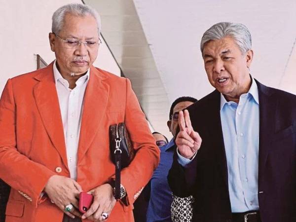 Annuar (kiri) bersama Ahmad Zahid