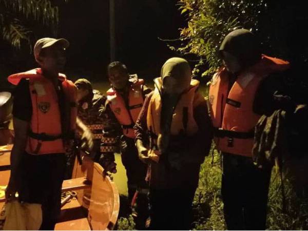 Ketiga-tiga mangsa berjaya diselamatkan anggota Balai Bomba dan Penyelamat Kuala Berang kira-kira jam 10.30 malam tadi.