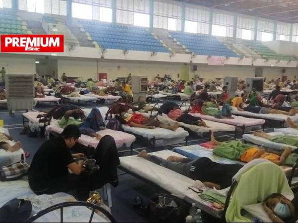 Pusat Kuarantin dan Rawatan Covid-19 Berisiko Rendah (PKRC) di Kompleks Sukan Balik Pulau, Pulau Pinang yang didakwa kini sesak dengan pesakit.