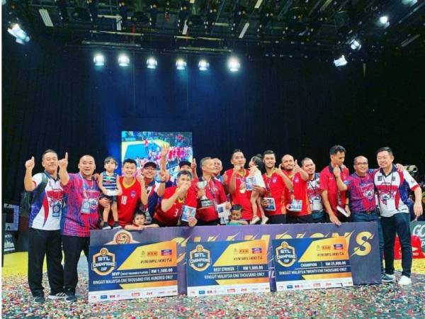 Barisan pemain dan pegawai Johor Tigris ketika meraikan kejayaan muncul juara Champions Cup 2019 di Iskandar Puteri, Johor.