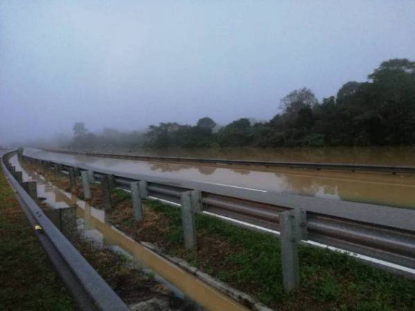 Keadaan laluan di Lebuhraya Pantai Timur (LPT) Fasa 1 yang dinaiki air kembali dibuka kepada semua jenis kenderaan. - Foto internet