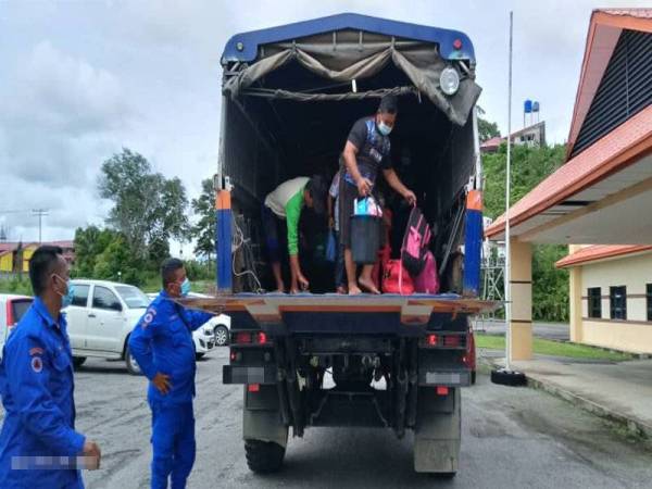 Mangsa banjir dipindahkan di PPS yang dibuka sejak Isnin.